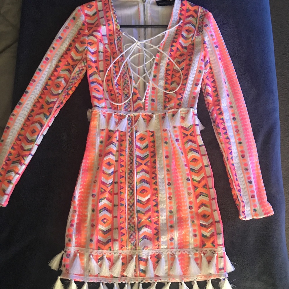 Pretty sequins dress!